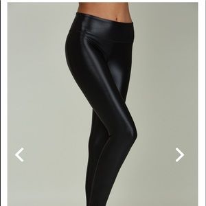 Liquid Legging - Black Gloss Noli yoga